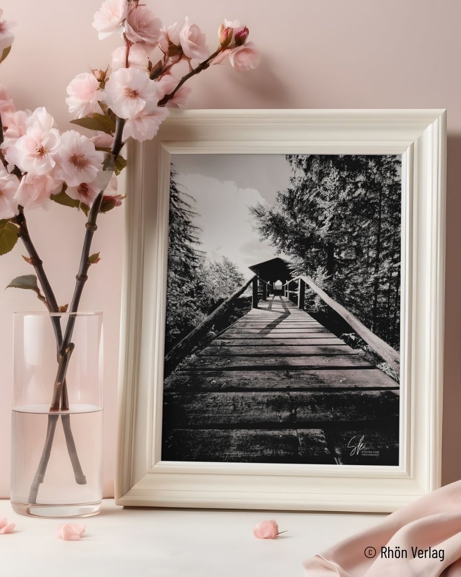 Brücke ins Licht – FineArt Fotografie als digitaler Download