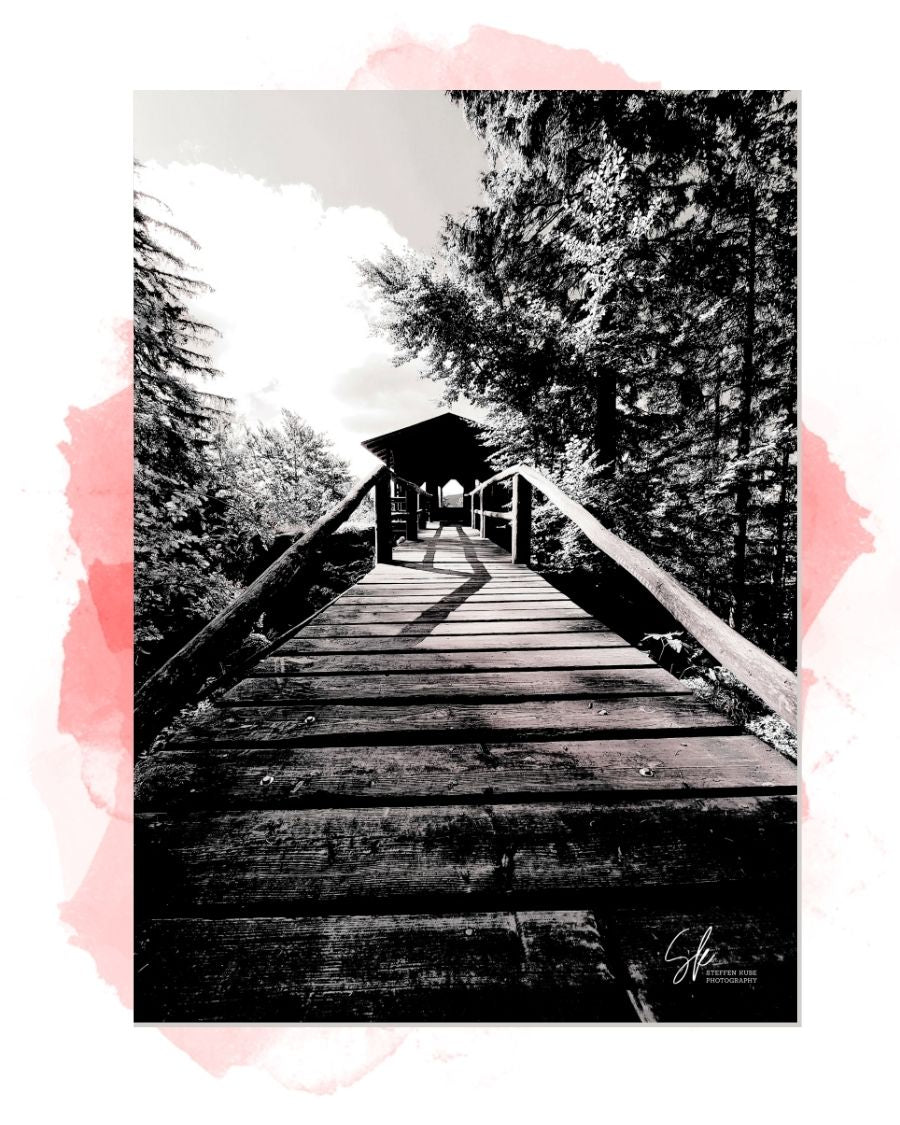 Brücke ins Licht – FineArt Fotografie als digitaler Download